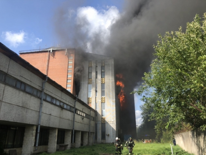 В Петербурге ликвидировано открытое горение в складском здании